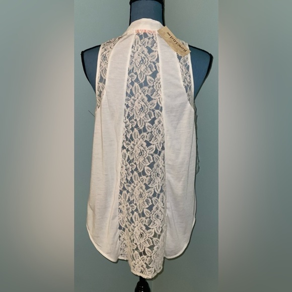 Sleeveless Blouse New With Tags Size Large Beige With A Beautiful Laced Back - Picture 3 of 8